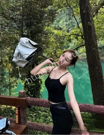 深圳大学经济系系花吴悦茹