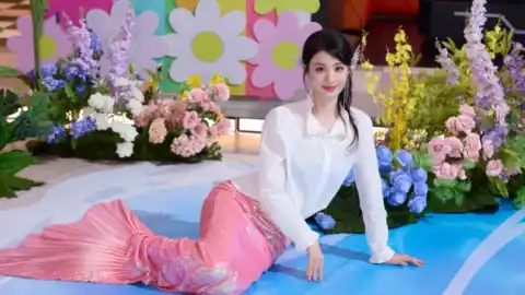 杨颖彻底沦为网红